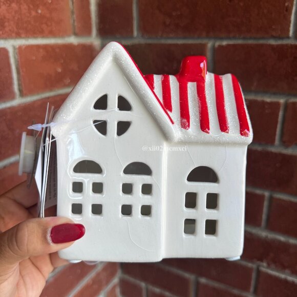 TARGET WONDERSHOP LIT WHITE CERAMIC HOUSE 1CT - Picture 1 of 5